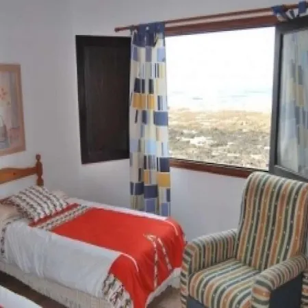 La Caleta Sleeps 2 Wifi Daire *